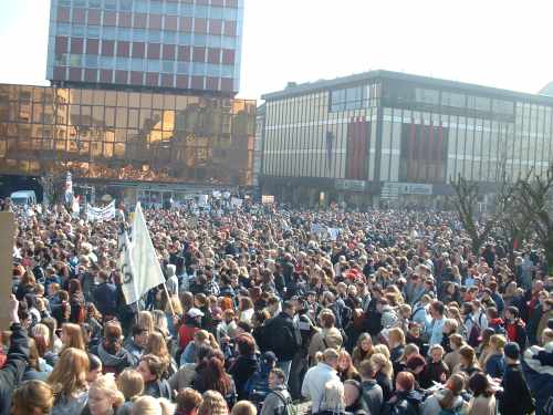 Schlerkundgebung Tag X 12:00 Uhr